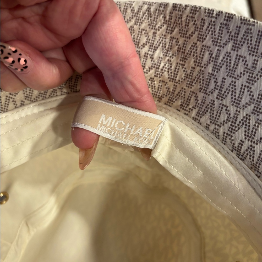 Michael Kors Bucket Hat - Picture 6 of 6
